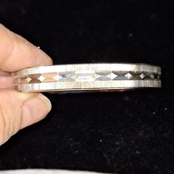 A Vintage Monet Silver Tone Bangle Bracelet Diamond Pattern Elegant - Picture 3 of 7